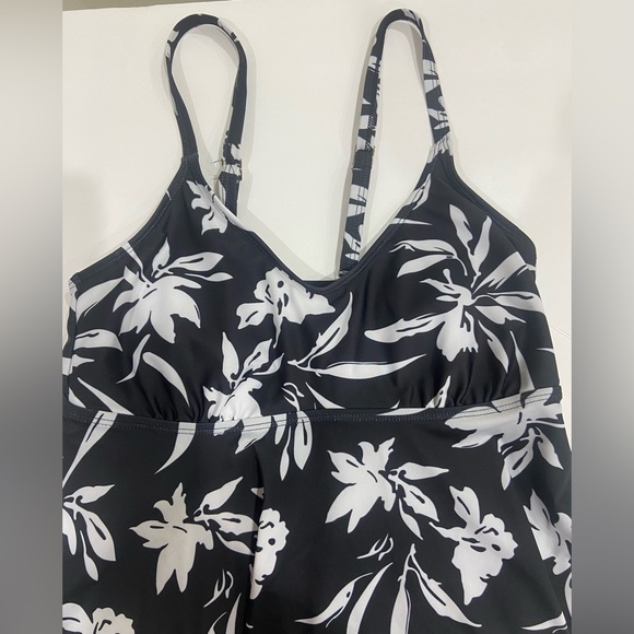 Woman’s Tankini Two-Piece Bathing Suit - Picture 5 of 9